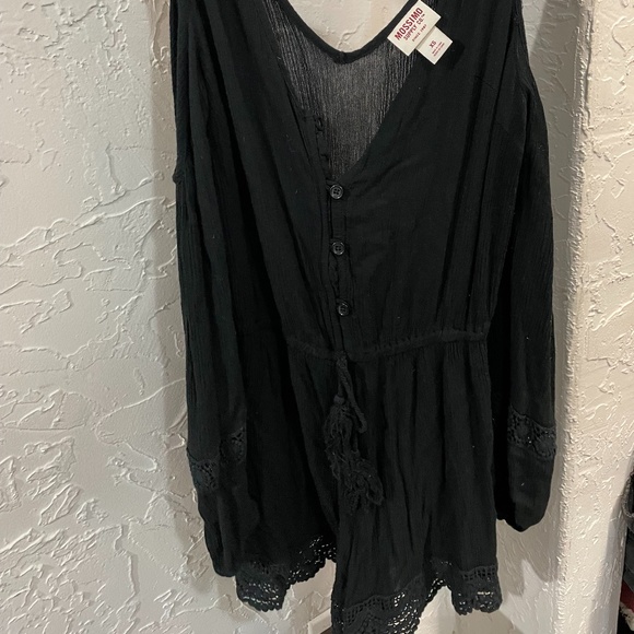 Mossimo TARGET  Sz Size Xs Black Peek a Boo Shoulder Short Romper - Picture 1 of 2